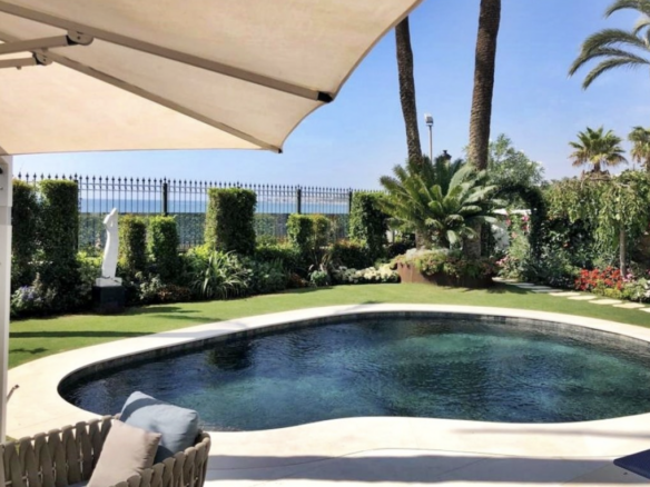 Golden Mile  – Modern villa – Beachfront