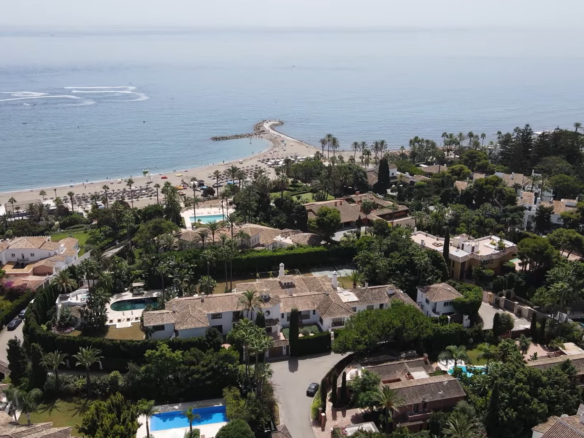 Golden Mile – Mansion 8B – Near Beach – Gated