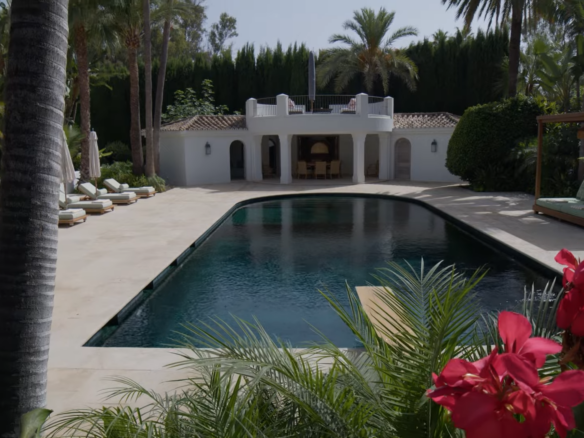 Golden Mile – Mansion 8B – Near Beach – Gated