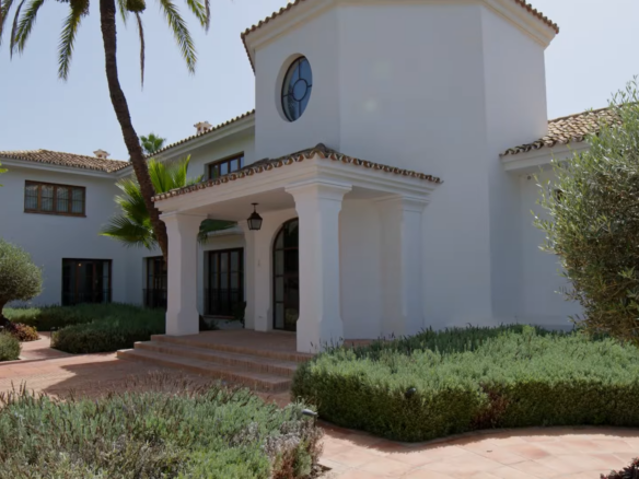 Golden Mile – Mansion 8B – Near Beach – Gated