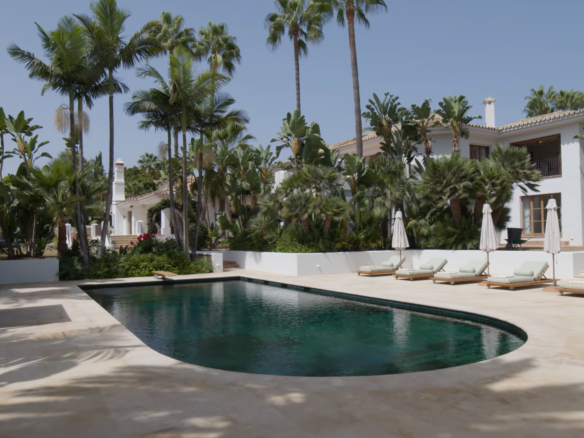 Golden Mile – Mansion 8B – Near Beach – Gated