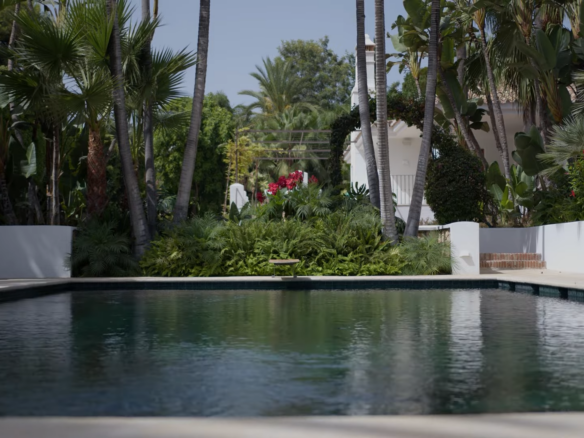 Golden Mile – Mansion 8B – Near Beach – Gated