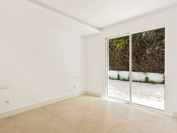 Marbella East – Modern 4B Villa – Near Beach