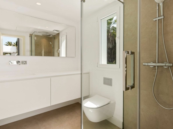 Marbella East – Modern 4B Villa – Near Beach