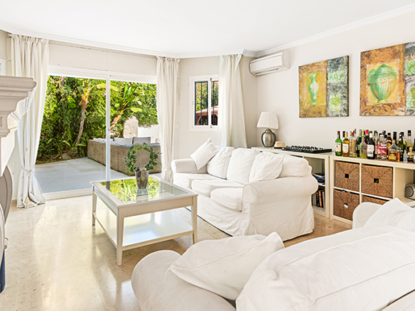 Nueva Andalucia – 4B Villa – 1st Line Golf