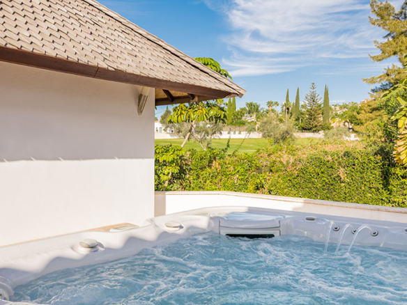 Nueva Andalucia – 4B Villa – 1st Line Golf