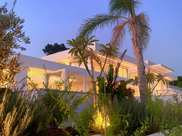 🏡✨ For Sale: Modern Luxury Villa at Marbella Club Golf Resort ✨🏡