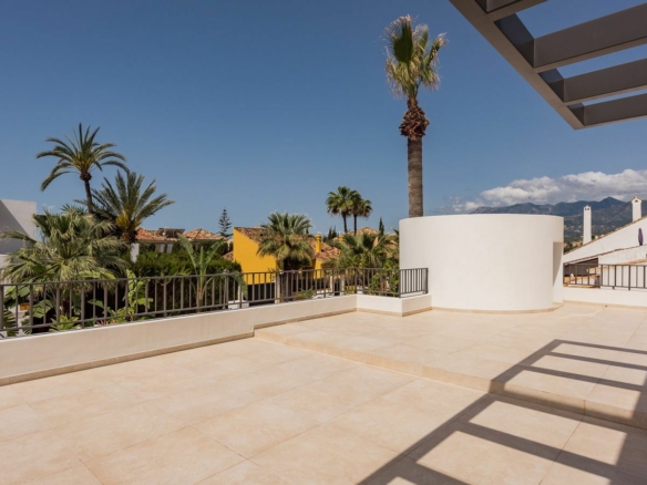 Marbella East – Modern 4B Villa – Near Beach
