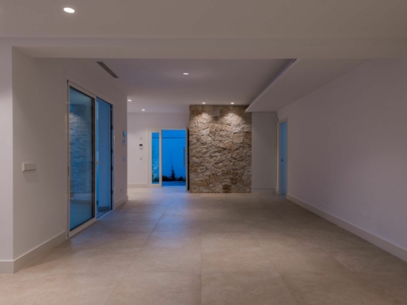 Marbella East – Modern 4B Villa – Near Beach