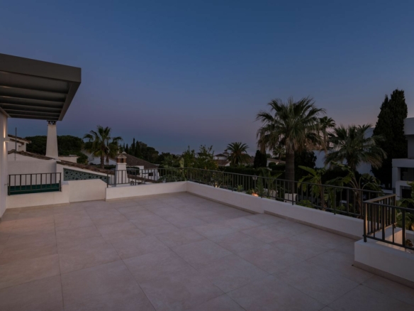 Marbella East – Modern 4B Villa – Near Beach