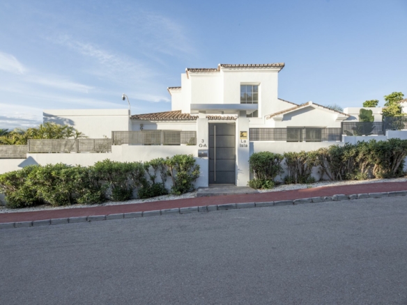 Nueva Andalucia – Key ready 4B Villa – Near Las Brisas Golf