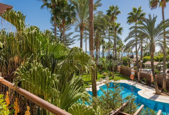 Puerto Banus -5B Beachfront  Luxury Apartment