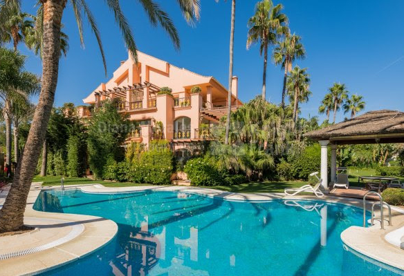 Puerto Banus -5B Beachfront  Luxury Apartment