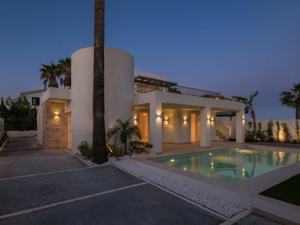 Marbella East – Modern 4B Villa – Near Beach