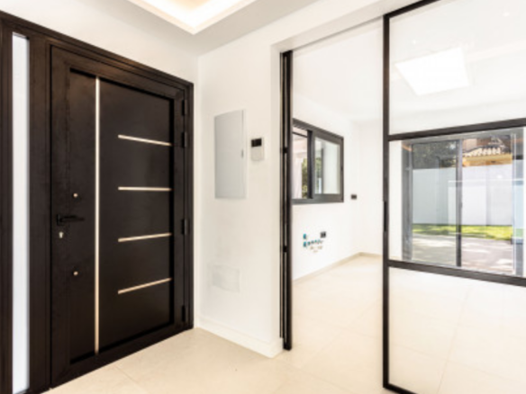 Marbella East – Reformed Villa near facilities