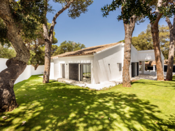 Marbella East – Reformed Villa near facilities