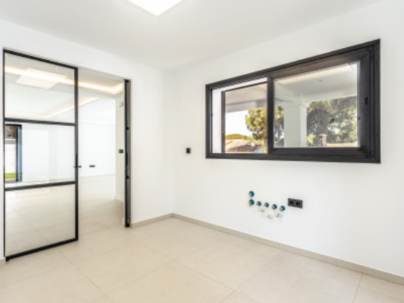 Marbella East – Reformed Villa near facilities