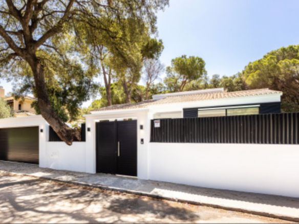 Marbella East – Reformed Villa near facilities