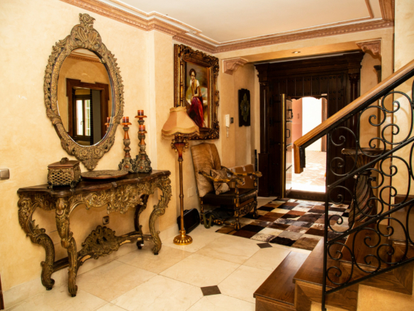 Nueva Andalucia –  7B Classic Andalucian Villa – Central
