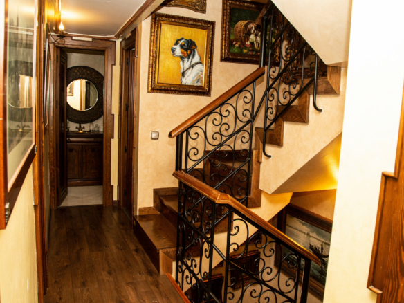 Nueva Andalucia –  7B Classic Andalucian Villa – Central