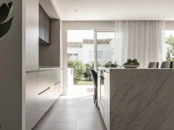 Nueva Andalucia  – 3B townhouse – Gated – Central