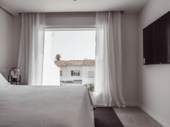 Nueva Andalucia  – 3B townhouse – Gated – Central