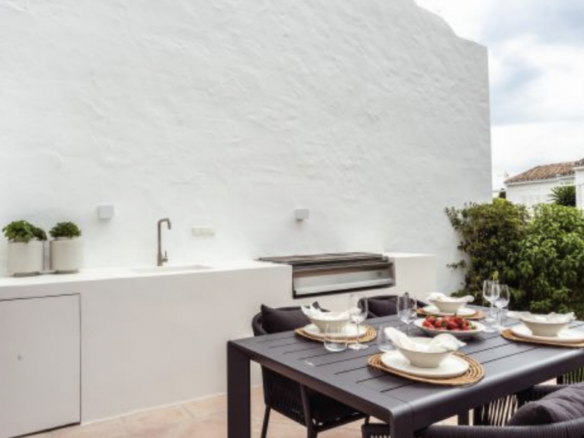 Nueva Andalucia  – 3B townhouse – Gated – Central