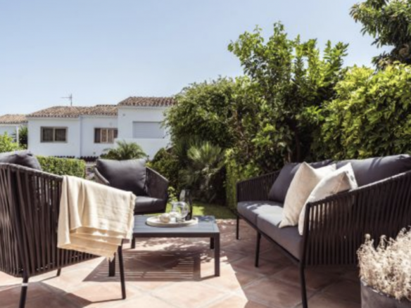 Nueva Andalucia  – 3B townhouse – Gated – Central