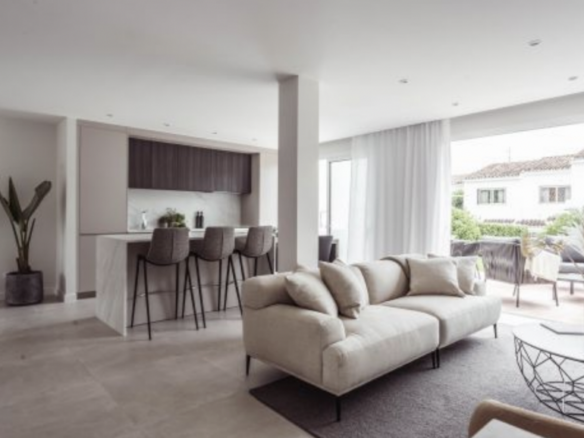 Nueva Andalucia  – 3B townhouse – Gated – Central