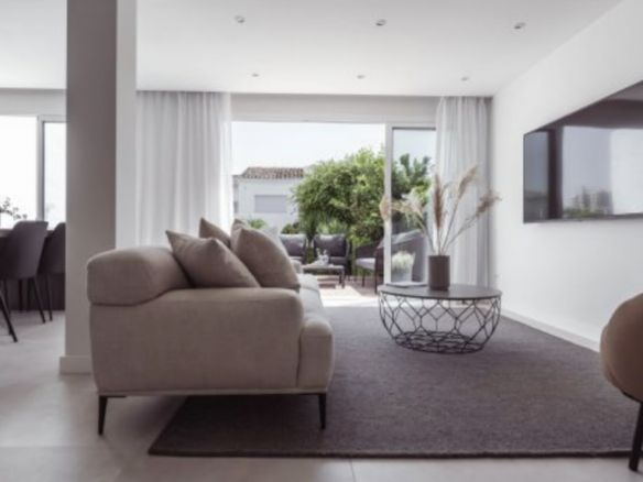 Nueva Andalucia  – 3B townhouse – Gated – Central