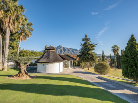 Nueva Andalucía -3B Townhouse -Gated Community-Near School