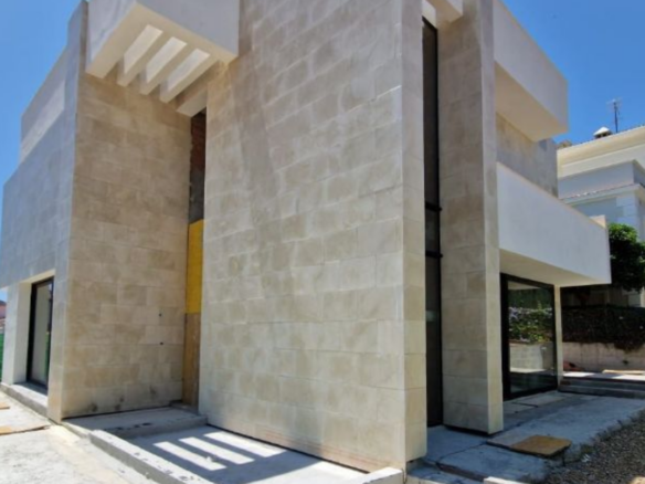 For sale – Nueva Andalucía – South Facing – Modern Villa – Near Port
