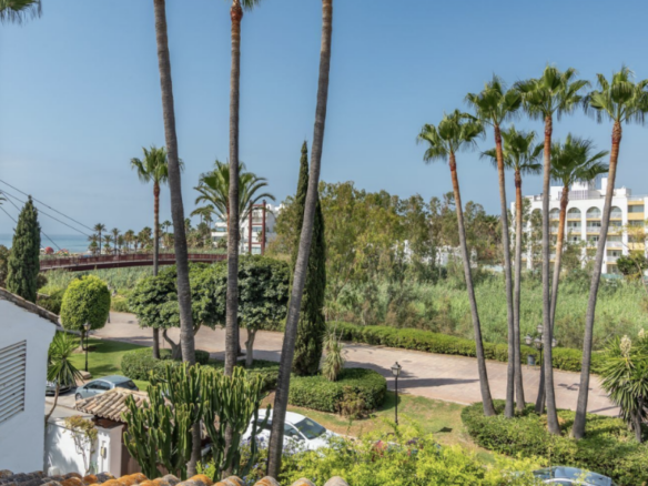 Golden Mile – Beachfront – 4B Semidetached Villa