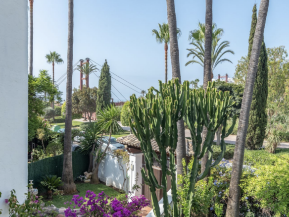 Golden Mile – Beachfront – 4B Semidetached Villa