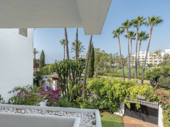 Golden Mile – Beachfront – 4B Semidetached Villa