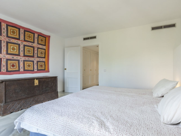 Golden Mile – Beachfront – 4B Semidetached Villa