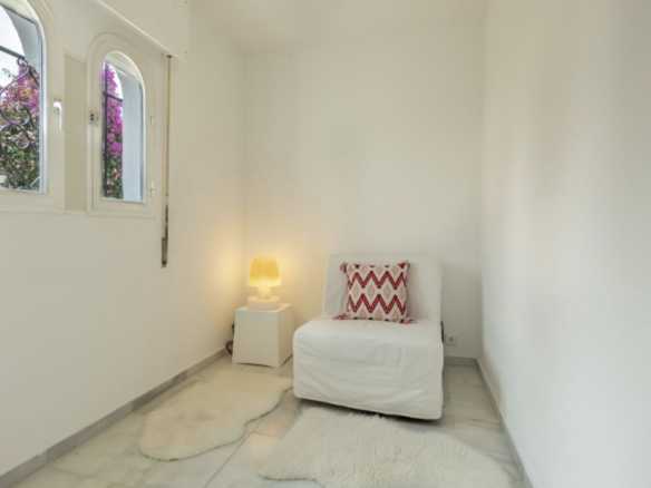 Golden Mile – Beachfront – 4B Semidetached Villa