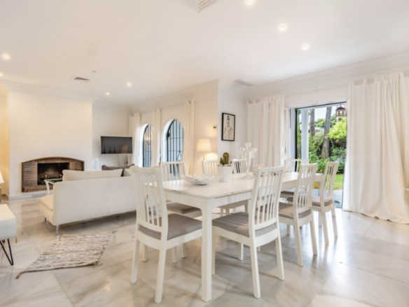 Golden Mile – Beachfront – 4B Semidetached Villa
