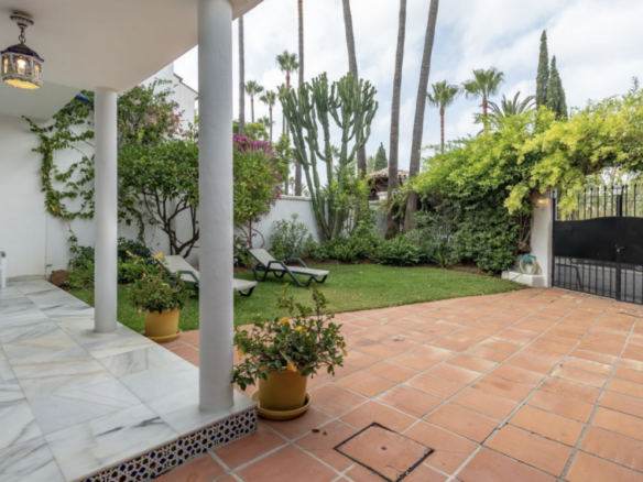 Golden Mile – Beachfront – 4B Semidetached Villa