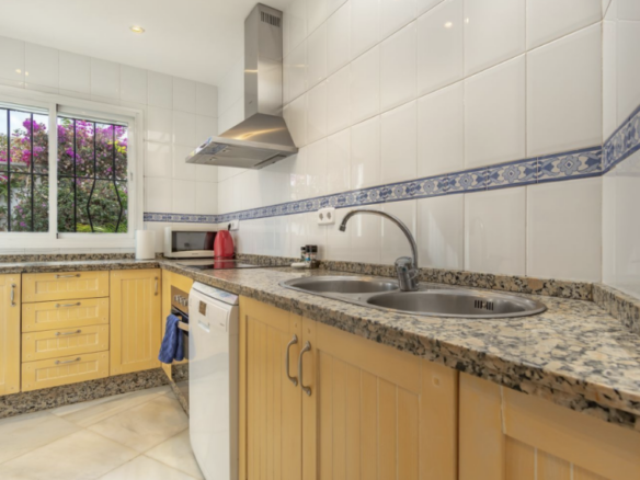 Golden Mile – Beachfront – 4B Semidetached Villa