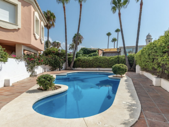 Golden Mile – Beachfront – 4B Semidetached Villa