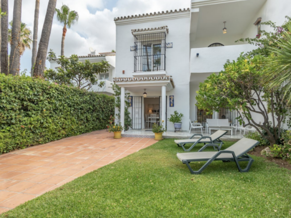 Golden Mile – Beachfront – 4B Semidetached Villa