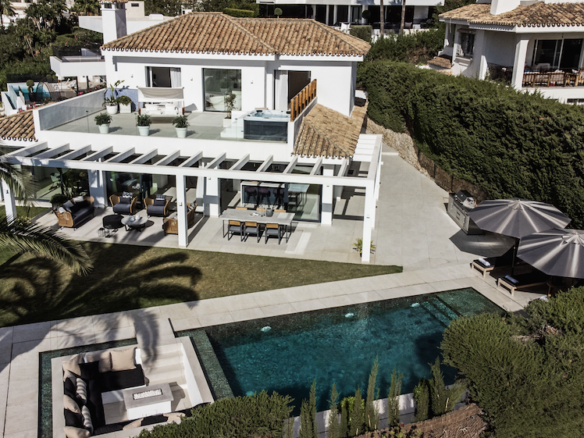Nueva Andalucia – Modern 4B Villa – Turn Key Ready