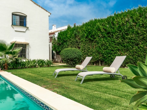 Marbella West – 3B Villa to Reform – 1st Line Golf