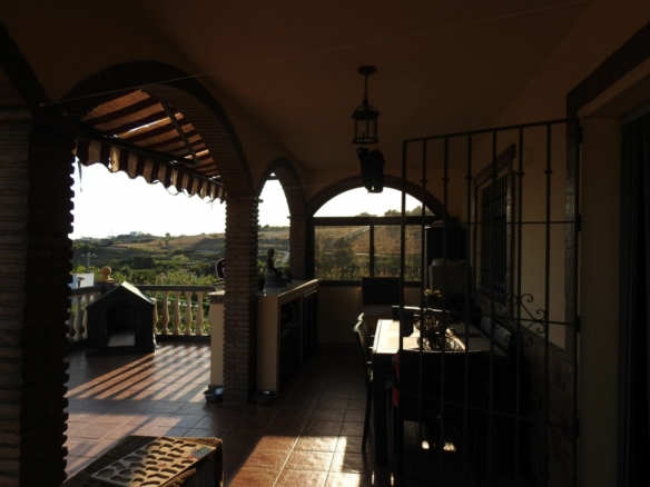 Estepona – 6B Rustic Villa – Large Plot