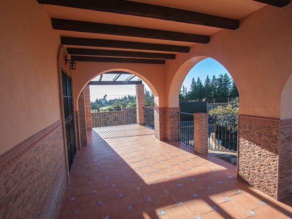 Estepona – 6B Rustic Villa – Large Plot