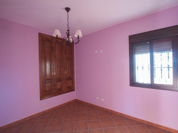 Estepona – 6B Rustic Villa – Large Plot