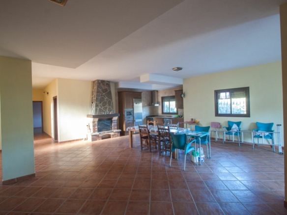 Estepona – 6B Rustic Villa – Large Plot