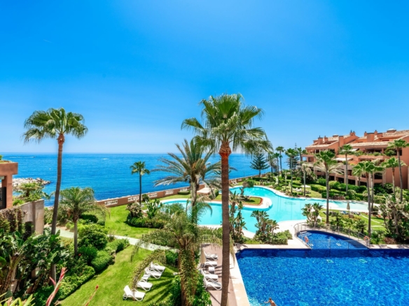 For Sale – Puerto Banus – Duplex Penthouse in Malibu – 1st Line Beach