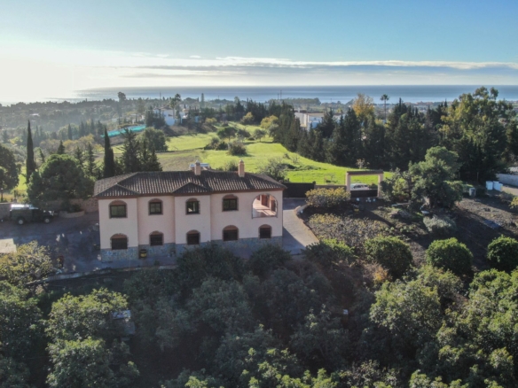 Estepona – 6B Rustic Villa – Large Plot